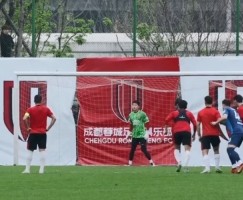 一起感受成都蓉城一线队vs重庆铜梁龙队的热血训练赛