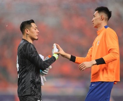 鲁媒：山东泰山门将于金永因为生病缺席客战申花的比赛