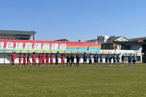 九游娱乐-海港B队与苏超镇江队进行热身赛，李圣龙20分钟一球两助