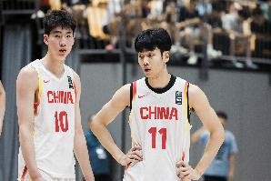 中国U19上半场前场板仍落后！麦穗丰：篮板还是继续丢 很难夸他们