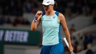 九游娱乐官方平台-卫冕冠军携三位前十首轮出局 谁能从下半区突围？