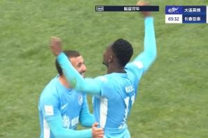 九游娱乐网站-马莱莱大连处子球！吕焯毅助攻马莱莱破门，大连英博2-0亚泰
