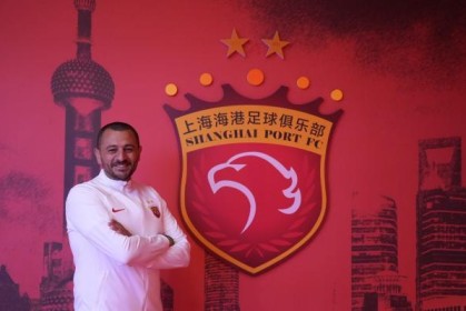 九游娱乐-海港助教的十年跨越：钦佩穆帅许久 渴望在沪夺冠